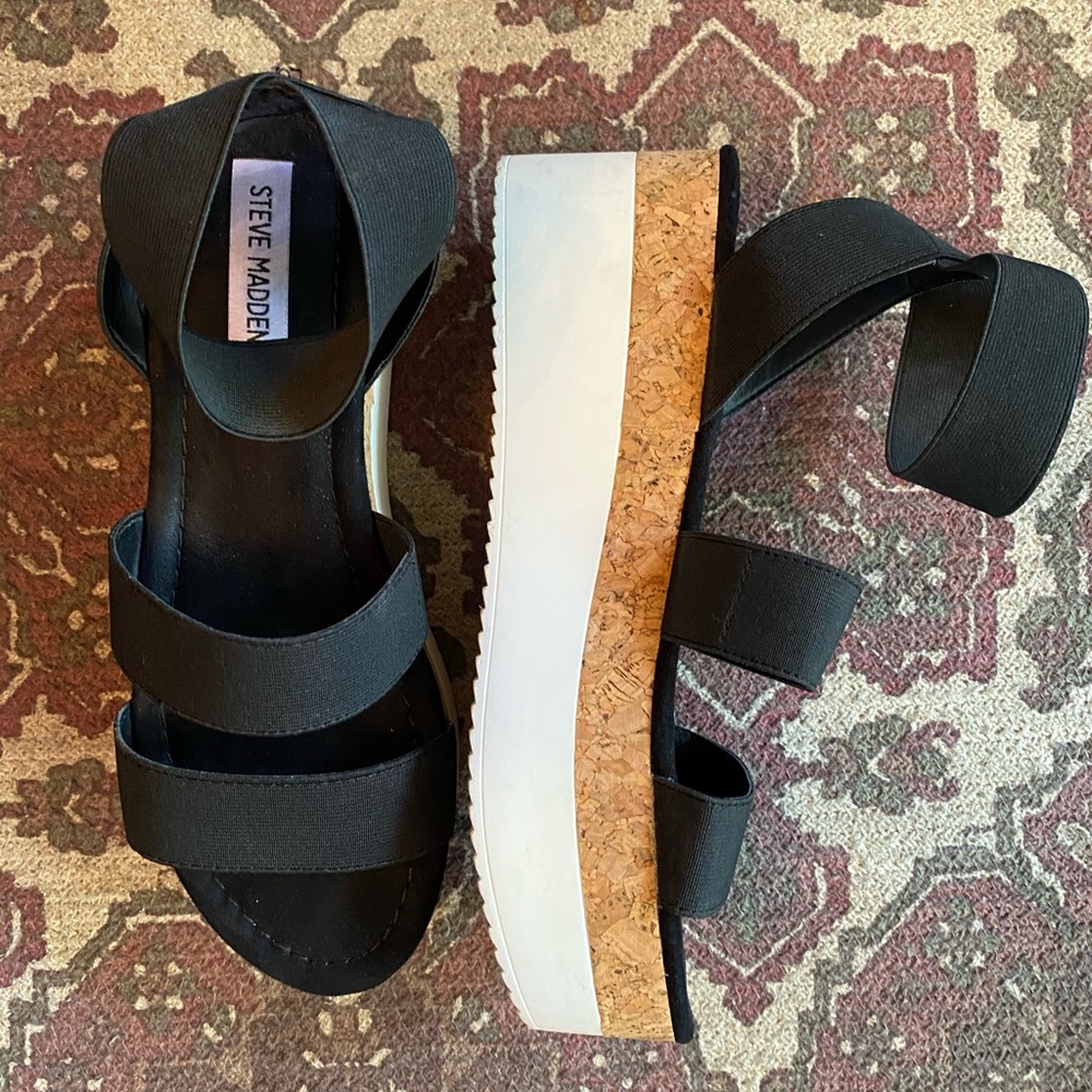 PLATFORM BLACK AND WHITE SANDALS